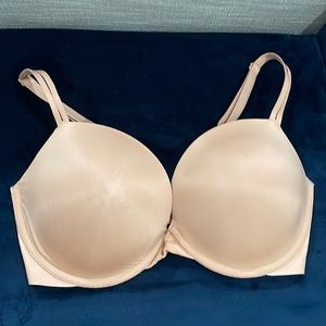 Victoria’s Secret 34DD bra